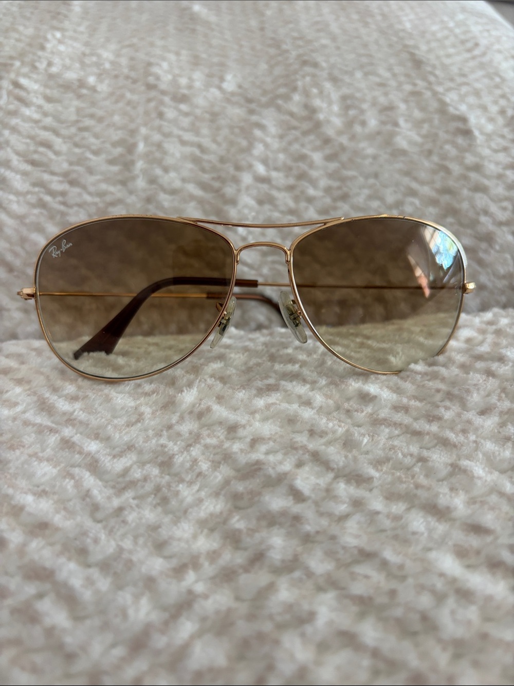 Ray-Ban Gold Aviator Sunglasses with Brown Gradient Lenses